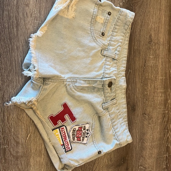 NWOT! Sadie & Sage Cheeky Denim Shorts Size Small. - Picture 7 of 9